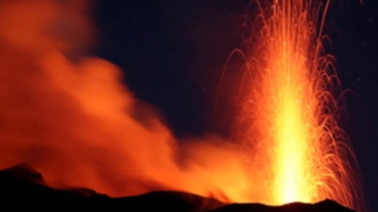 Yellowstone Volcano ‘is set to BLOW but Officials Won’t Tell Us’ Bizarre Claim Revealed